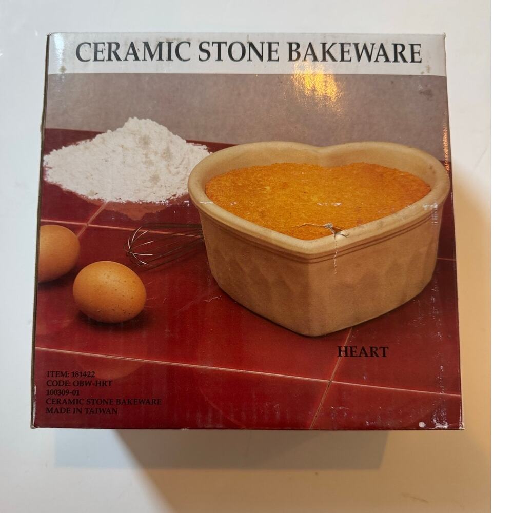 NIB Vtg Ceramic Heart Stone Bakeware 8"